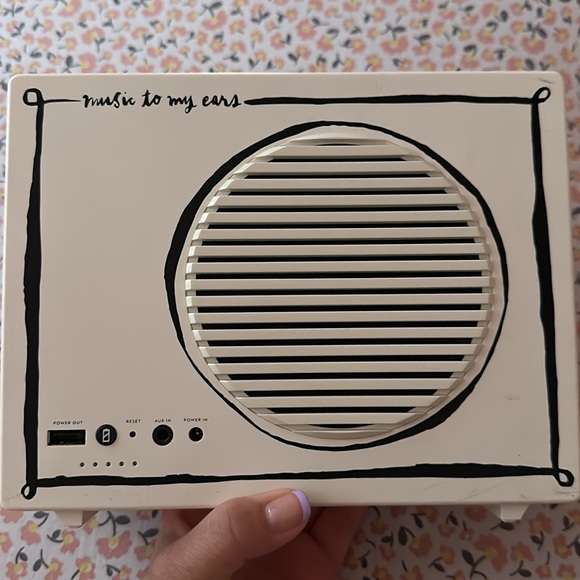 Kate spade ♠️ speaker - Picture 8 of 10